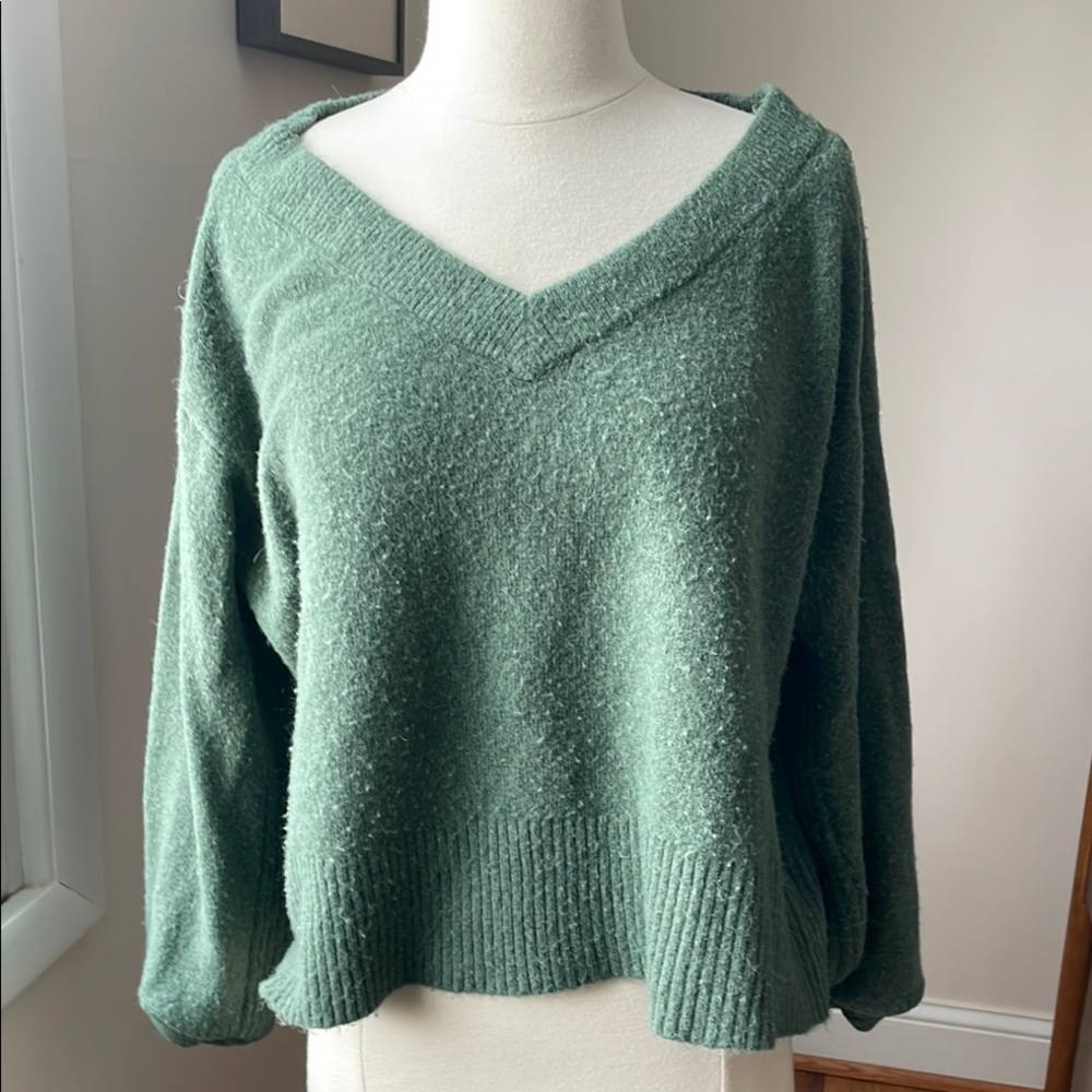 Ann Taylor weekend Women's Green V-Neck Sweater
